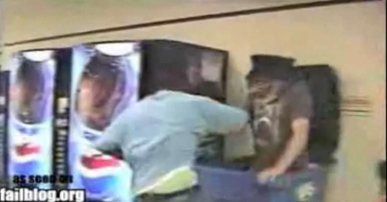 NO COMMENT! Un motiv "dureros" pentru care sa te feresti de facut farse