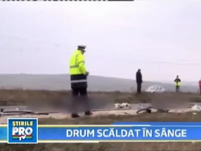 Imagini socante! Macel intr-un microbuz care s-a ciocnit cu un TIR