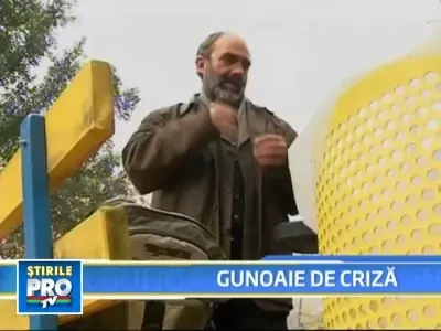 Criza se simte si la tomberon! Oamenii strazii nu mai gasesc de-ale gurii!