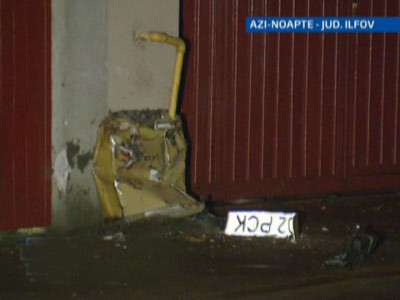 O masina iesita de pe carosabil a retezat o teava de gaze, apoi a luat foc