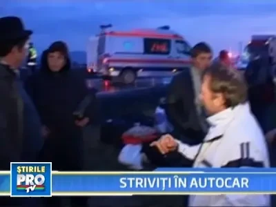 Un TIR a intrat intr-un autocar, in judetul Alba. 2 morti si 7 raniti