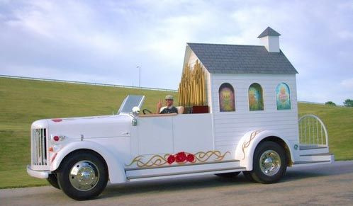 "Cavalerul de onoare", masina-capela pentru o nunta de neuitat