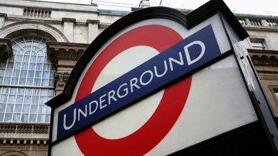 Sex in direct prin difuzoarele din statia de metrou!