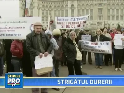 Peste 200 de bolnavi isi cer dreptul la viata in fata Parlamentului
