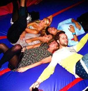 Paris Hilton a primit cadou un castel roz!