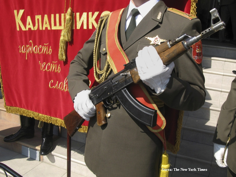 Inventatorul Kalasnikovului a implinit 90 de ani!