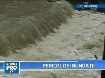 Ploi torentiale si inundatii! E cod galben in sapte judete din tara