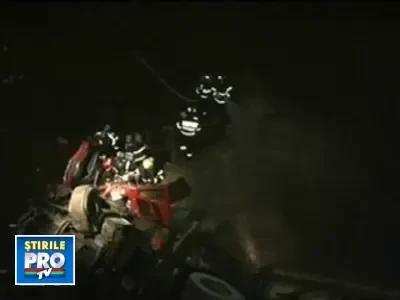 Soferul unei cisterne a adormit la volan si a cazut in gol 20 de metri!