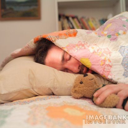 Sunt mai multi barbati decat femei care dorm cu ursuleti de plus!