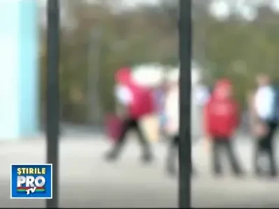 Cu un cutit in ghiozdan. A vrut sa moara pentru ca a violat-o tatal vitreg