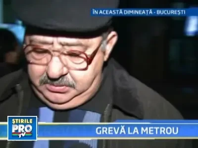 S-au pus lacatele la metrou! Calatorii au asteptat in frig