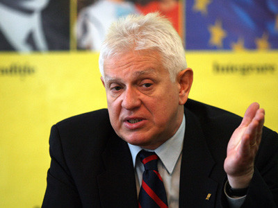 Radu Sarbu: Basescu e un vampir politic care se hraneste cu sangele advers