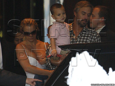 Fiul cel mic al lui Britney i-a ferit sanul dezgolit!