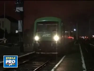 Innebunit de zgomotul trenurilor, a distrus trei locomotive cu ranga