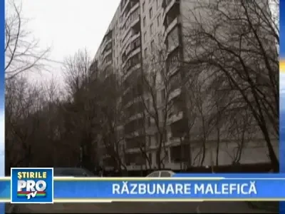 Si-a aruncat fiicele de la etajul opt!