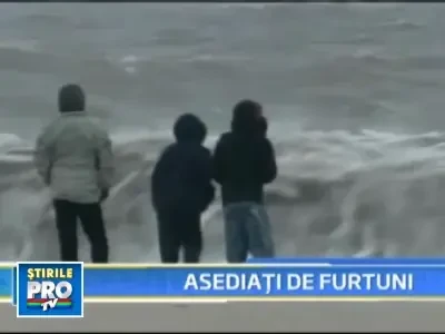 6 oameni au murit din cauza furtunilor care matura Coasta de Est a SUA