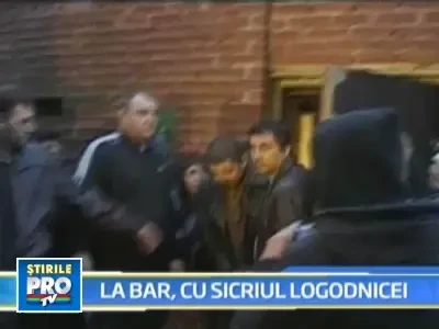 A omorat-o, a pus-o in sicriu si a dus-o in barul pe care il aveau impreuna