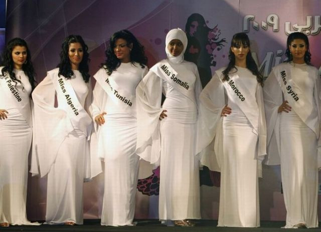 NO COMMENT! GALERIE FOTO: Miss Lumea Araba 2009