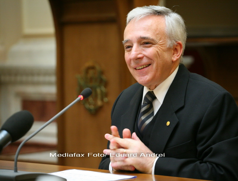 Isarescu: Politicienii sa-si ia consilieri de aritmetica!