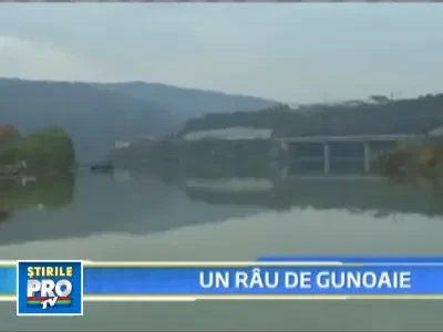 Tone de gunoi sufoca Cerna, la doi pasi de varsarea in Dunare!