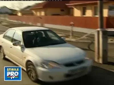 Se intampla si la case mai mari! Au uitat stalpul in mijlocul drumului!