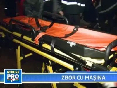 A cazut in gol cu masina de pe un pod!