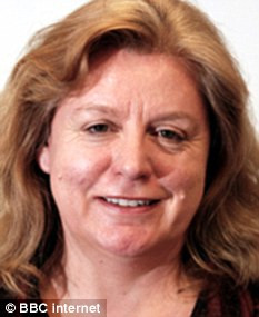 Regina plangerilor! Face mai multi bani din reclamatii decat din salariu!