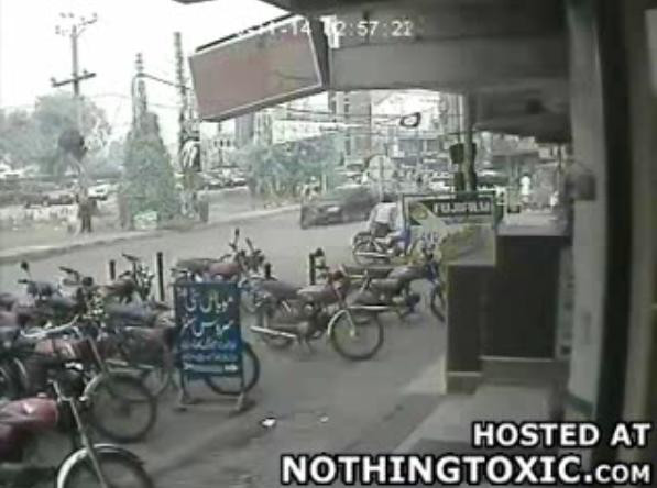 "Loveste pietonul si fugi!" VEZI VIDEO!