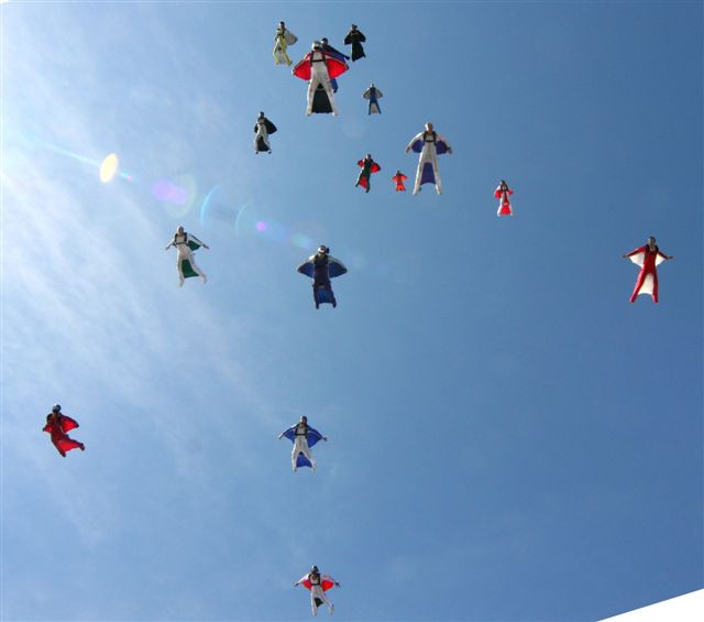 "Oamenii-pasare" au impanzit cerul Californiei!