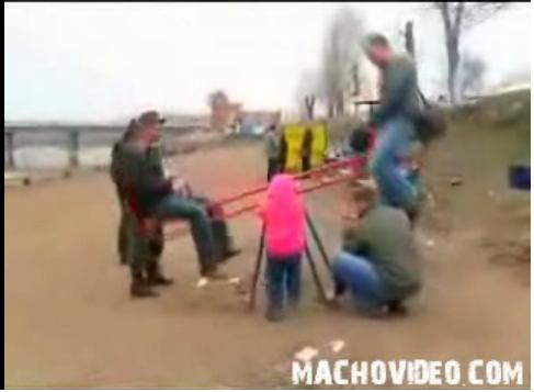 Balansoarul, strict interzis adultilor! Vezi de ce:)