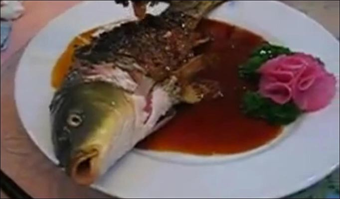 Prajit si mancat de viu! Vezi VIDEO!