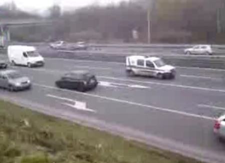 Un sofer "inoata contra curentului", pe autostrada! VEZI VIDEO