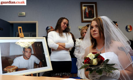 S-a maritat cu logodnicul mort de un an! Cu dispensa de la Sarkozy!