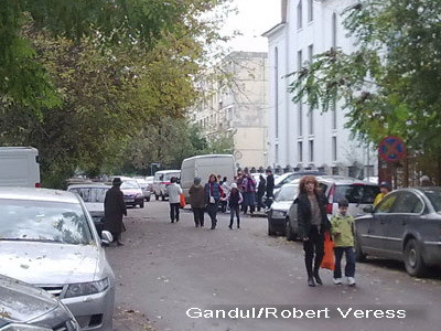 Campanie 100% romaneasca, cu atentii, imbranceli si atacuri murdare