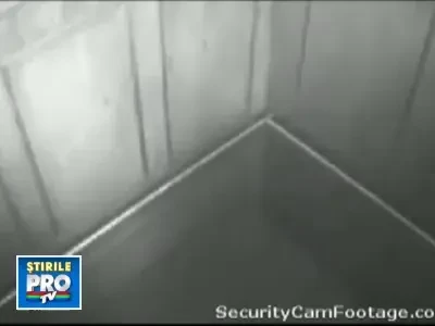 Camera ascunsa! Episodul 3 - Sex oral in lift!