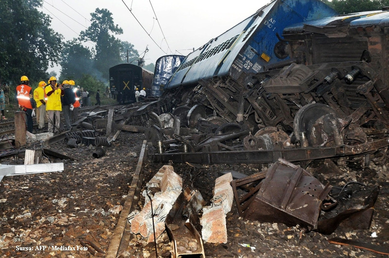 Tren deraiat in estul Indiei, din cauza unei bombe plasata pe sine!
