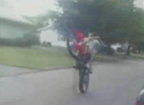 Cine o cauta cel mai insistent cu lumanarea? VEZI VIDEO!