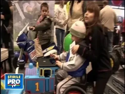 Jucariile din lemn si un port-bebe special, vedete la targ!