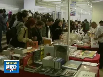 Romanii si-au luat carti cu 80% reducere, de la targul deschis in Bucuresti