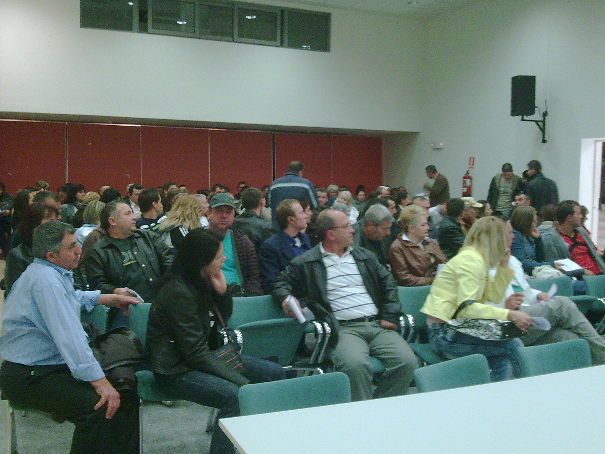 Circ si cozi enorme in Spania, la vot