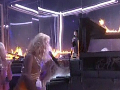 Lady GaGa, in flacari la Gala Premiilor American Music Awards!