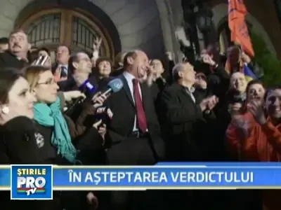 Pusi pe glume! Atmosfera la sediile partidelor, la inchiderea urnelor