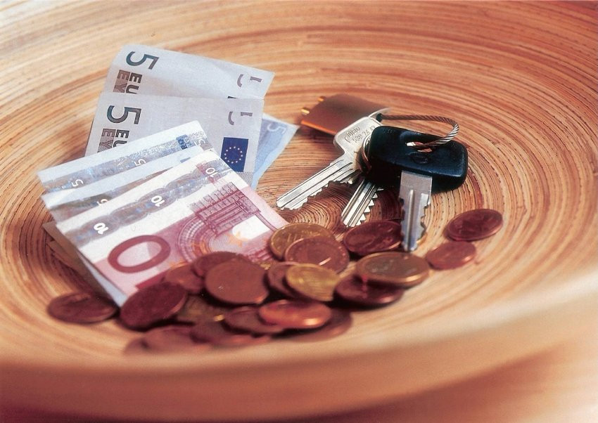 Efectele crizei: primul oras din Romania cu conturi blocate