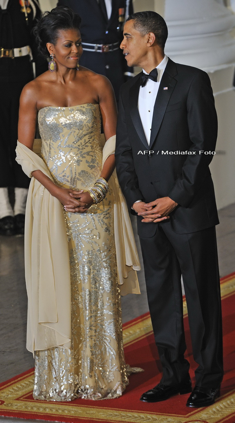 Barack Obama a aprins primul brad de la Casa Alba