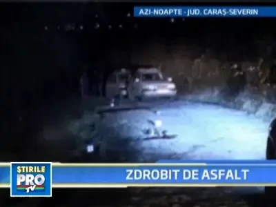 A cazut din remorca unui tractor si a murit zdrobit de asfalt!