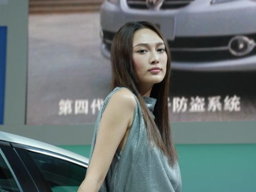 Targ auto in China, cu 600 de expozanti