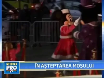 Tablou de poveste: fulgi de zapada pe Champs Elysees!