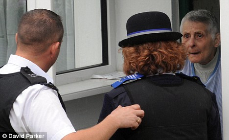 Au tinut cadavrul mamei in frigider timp de 29 de ani!