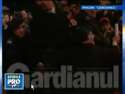 Imagini cu Traian Basescu lovind un copil! VEZI VIDEO!