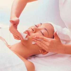 Mai bine cu riduri, decat cu un asa tratament. Ce leac pentru ten a descoperit un medic